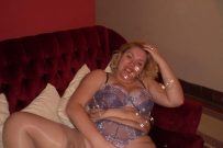 Lovely Bubbly - FreeAmateurGallery.com